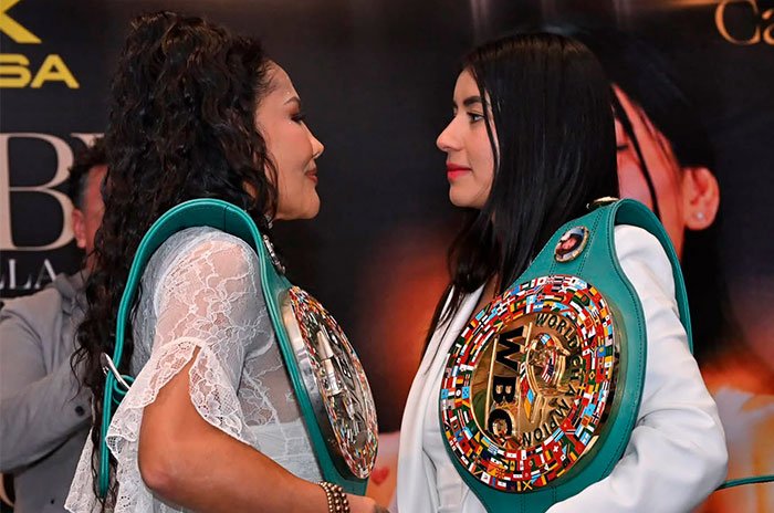 Mariana “La Barby” Juárez y Gabriela “La Bonita” Sánchez protagonizaron su primer cara a cara previo al combate del próximo 6 de diciembre en Puebla.