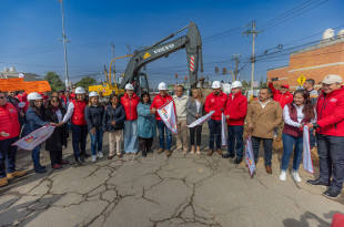 David Sánchez Isidoro da el banderazo de inicio a la obra de repavimentación del Eje 3 en Coacalco.