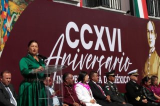 Guadalupe Díaz Avilez encabezó la ceremonia del 16 de septiembre en Ixtlahuaca.