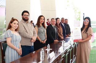 Familias mexiquenses reciben sentencias de usucapión social que les otorgan certeza jurídica sobre su patrimonio durante jornada realizada en Naucalpan.
