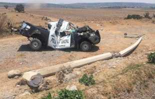 Volcadura de patrulla deja dos policías heridos en Nopaltepec