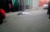 Rafaguean a joven desde auto en marcha en Ecatepec