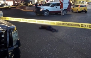 Muere mujer atropellada por camión de transporte en Toluca; el responsable huyó