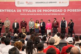 La gobernadora Delfina Gómez Álvarez encabezó en Toluca la entrega de títulos de propiedad y posesión a familias de 114 municipios del Estado de México.