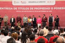 La gobernadora Delfina Gómez Álvarez encabezó en Toluca la entrega de títulos de propiedad y posesión a familias de 114 municipios del Estado de México.