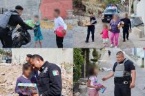 Policías de Ecatepec entregan juguetes durante el “Operativo Sonrisas” en la Sierra de Guadalupe.