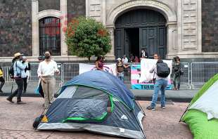 Establecieron un plantón en las inmediaciones de la legislatura local