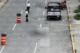 La zona del accidente fue acordonada por elementos de la Policía Municipal mientras la Fiscalía del Estado de México.