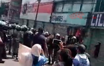 #Video: Riña en la terminal de #Toluca entre policías y comerciantes por decomisos