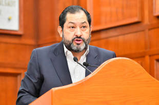 El presidente de la JUCOPO recordó que, durante siglos, las mujeres fueron ignoradas, silenciadas y excluidas del pensamiento público, del acceso al conocimiento y de la toma de decisiones.