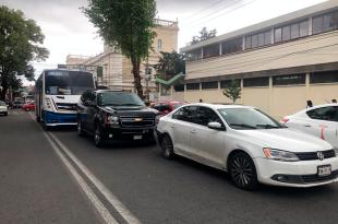 El accidente sucedió sobre la avenida Benito Juárez, entre Instituto Literario y Valentín Gómez Farias.