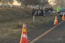 Elementos policíacos arribaron al sitio para abaderarlo y desviar la circulación a los carriles centrales