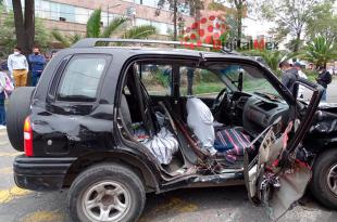 Tres mujeres que viajaban en una Tracker negra con matrícula del Estado de México quedaron heridas.