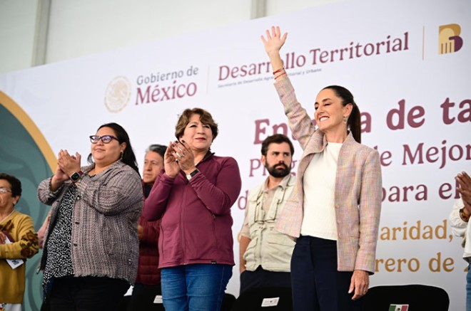 Más de 16 mil tarjetas ya fueron entregadas en La Paz, Chimalhuacán y Nezahualcóyotl, con ellas los beneficiarios accederán a un apoyo económico de 40 mil pesos directos para mejorar sus hogares.