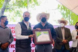 Andri Guadalupe Correa Rodríguez recibió este distintivo a nombre de todos los villacarbonences.