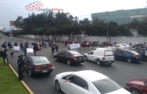 #Video: Caos en #Toluca, bloquean policías ambos sentidos de Paseo Tollocan
