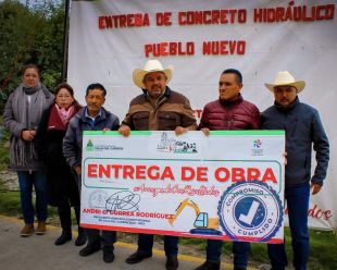 Entrega de proyectos de concreto hidráulico en Villa del Carbón