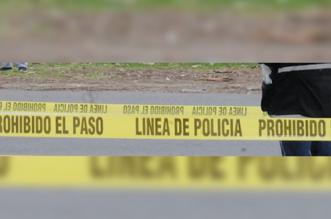 La víctima fue identificada como Fernando Daniel “N”, de 22 años de edad, quien recibió varios impactos de arma de fuego a corta distancia por sujetos desconocidos.