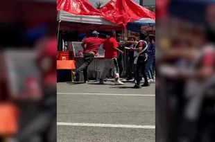 #Video: Se arman los golpes afuera del Nemesio Diez, en #Toluca