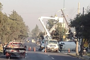 El accidente provocó que vecinos de la zona quedaran sin energía eléctrica.