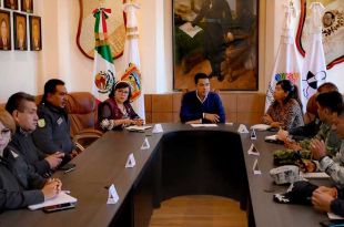 Mesa de trabajo encabezada por el Presidente Municipal, Óscar Sánchez