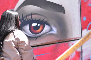 El distribuidor vial Alfredo del Mazo fue intervenido con expresiones artísticas por jóvenes de Toluca.