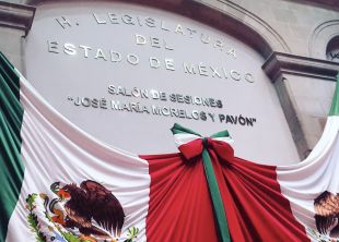 Salón de Sesiones “José María Morelos y Pavón”