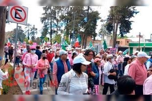 Al grito de ¡Fuera López! ¡Para eso vine, a defender al INE! y mientras cantan el himno nacional, los contingentes avanzan sobre Gómez Farías y Francisco Murguia