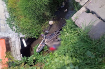 El motociclista murió en el lugar tras caer a una zanja