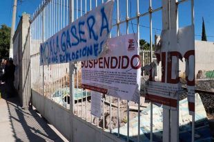 Supervisores brindan la orientación respecto a los trámites para regularizar la situación legal de los negocios