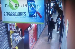 #Video: Lo matan frente a clientes en plaza de Los Reyes La Paz