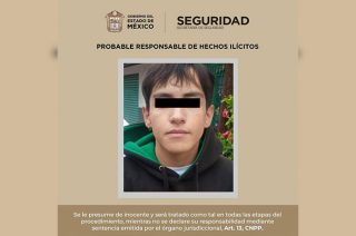 Óscar “N”, de 18 años, fue detenido por elementos de la SSEM en Nezahualcóyotl tras ser encontrado en posesión de 15 envoltorios con hierba con características similares a la marihuana.