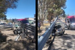 De acuerdo con la Policía Estatal, a bordo de la unidad marca Chevrolet viajaba un profesor.