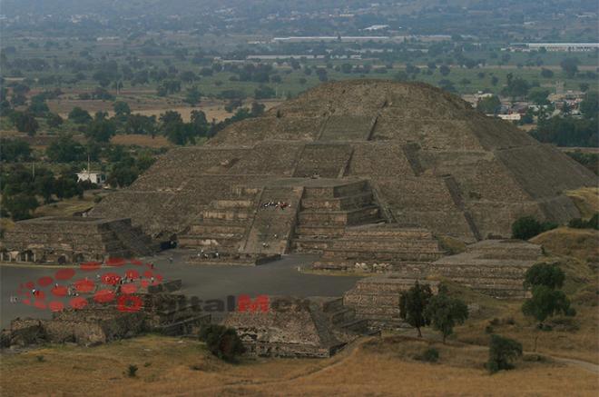 Son elaboradas con vidrio de color negro que hacen pasar por obsidiana