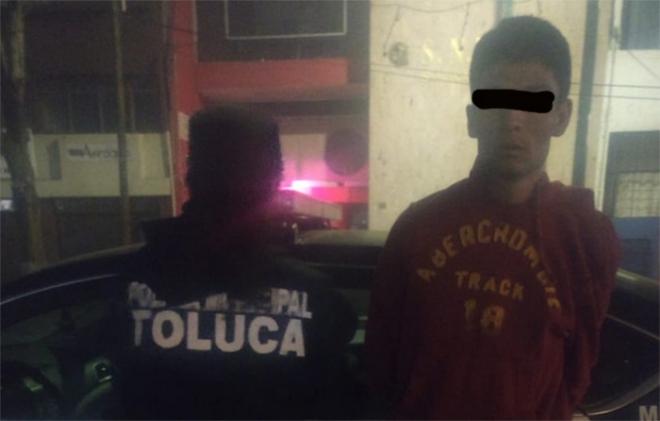 Huía con batería de carro pero lo detuvieron en Toluca