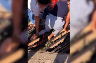 La mujer quedó atrapada por casi una hora en el municipio de Luvianos.