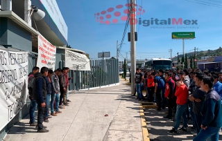 #Video: Rodean estudiantes de Tenería oficinas del SEIEM en #Toluca