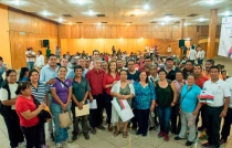 Diputada Tere Monroy entrega apoyos a 10 comunidades de Valle de Bravo