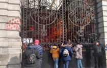 #Toluca: visitantes al Cosmovitral se quedan sin recorrido, lo cerraron por afectaciones de ventarrones