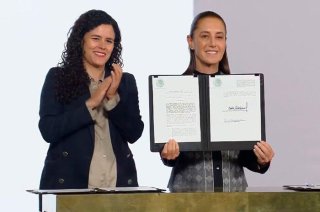 Claudia Sheinbaum firmó el decreto de reforma constitucional sobre los requisitos de nacionalidad para quienes aspiren a la Presidencia, gubernaturas y Jefatura de Gobierno de la Ciudad de México.