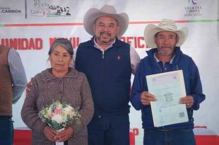 El alcalde municipal Andri G. Correa Rodríguez obsequió a las parejas su pastel de boda.