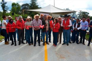 El alcalde realizó la entrega del vale de culminación de obra a autoridades auxiliares y vecinos beneficiados