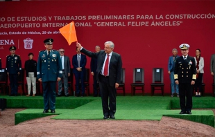 AMLO da banderazo a trabajos para nuevo aeropuerto en Santa Lucía