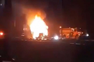 #Video: Camión de carga choca y se incendia en Paseo Tollocan