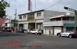 Muere hombre al interior de baños públicos en Toluca