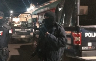 Golpean y hieren a policías estatales en Otumba