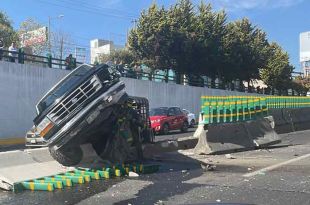 El conductor perdió el control hasta chocar con la malla de contención.