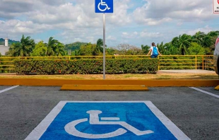 Gandallas pagarán 4 mil pesos si se estacionan en lugar para discapacitados