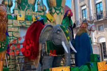 Los puestos ofrecen fotografías impresas con entrega inmediata, lo que ha facilitado la participación de familias