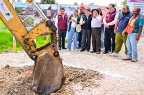 La gobernadora Delfina Gómez Álvarez encabezó el inicio de la construcción del Puente Peatonal Ojo de Agua.